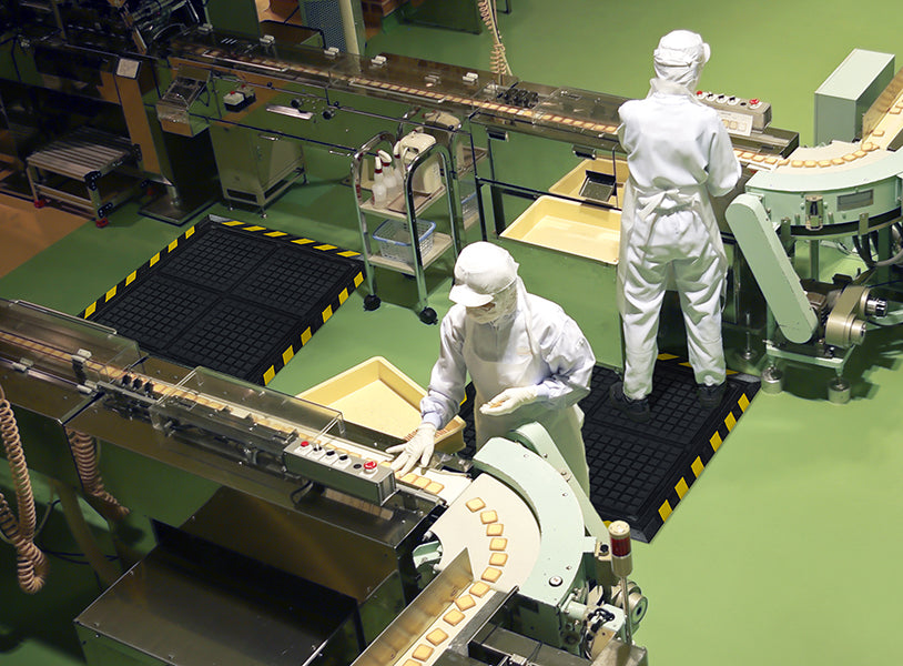 M+A Matting Hog Heaven Drainable Workstation Mat - 44" x 44" - 4493 Black Border, 4494 Yellow Border 44" x 44"